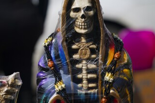 墨西哥民间圣徒邪教“La Santa Muerte”的一位领袖在圣坛上被杀害