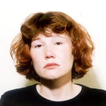 伊恩·亨特利给女儿写了一封令人不安的信,称他是“控制欲强的懦夫”,只提出了一个要求
